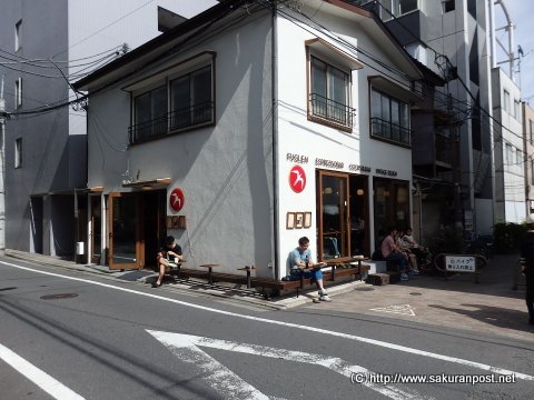 宇田川遊歩道沿いのカフェ