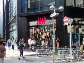 H&M渋谷入り口